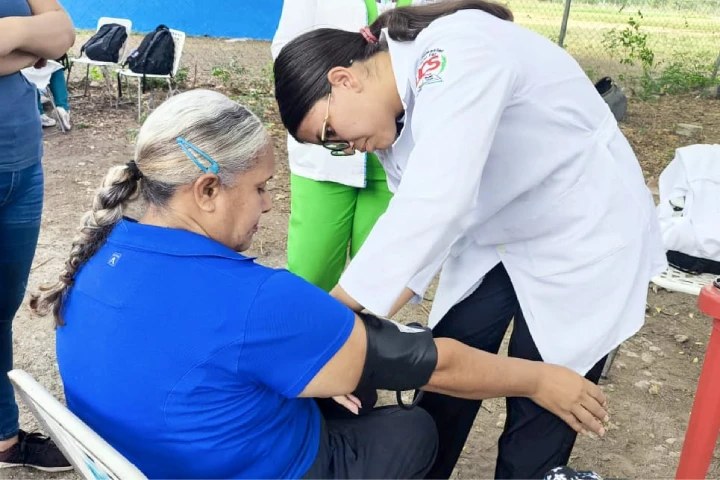 Sistema Público de Salud en Aragua brinda atención integral a familias de La Guaira