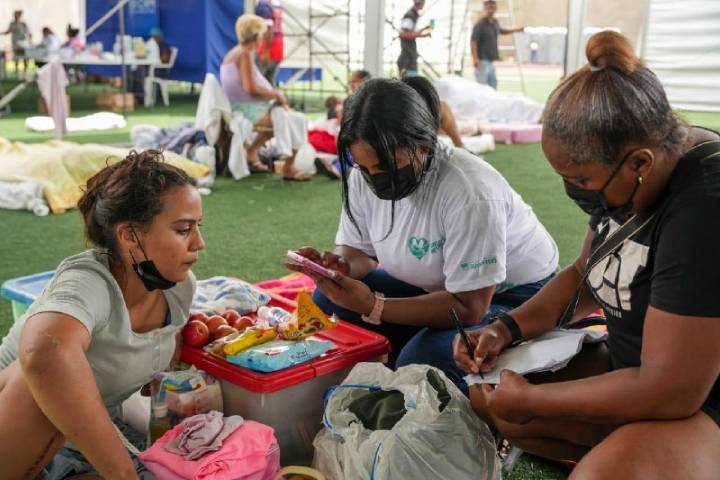 Voluntariado juvenil se despliega en La Guaira para atender afectados tras sismos