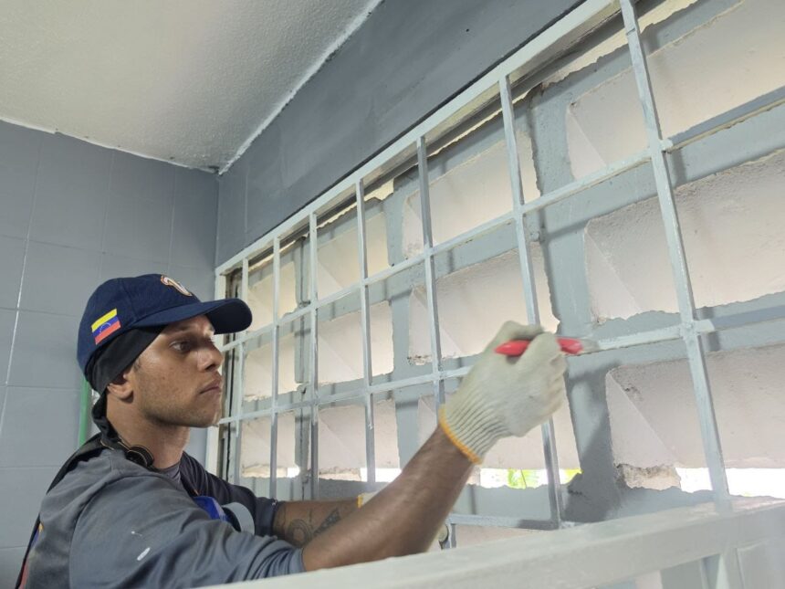 Obras Públicas acondiciona compamentos temporales de La Guaira