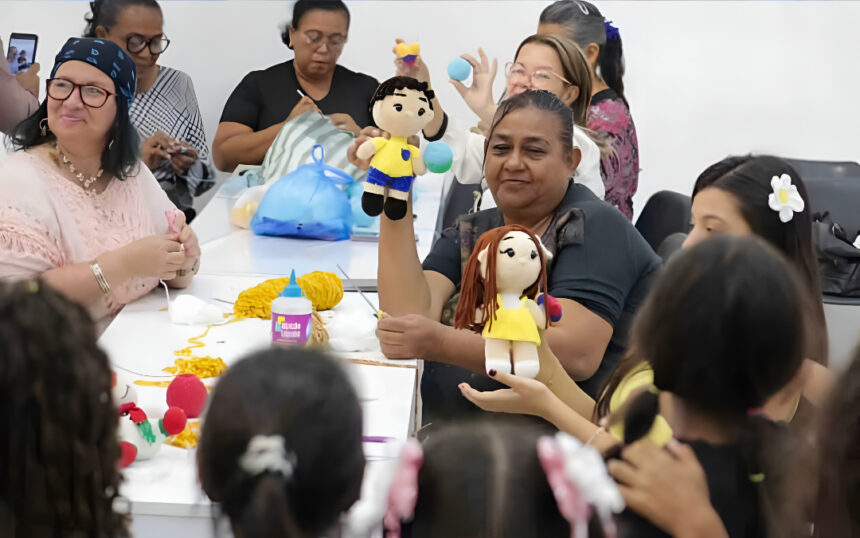 «Carabobo Sostenible» entrega muñecos confeccionados a niñas y niños afectados por los sismos