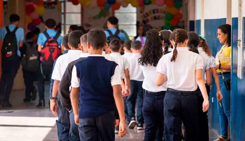 Actividades escolares se retoman parcialmente este lunes en regiones sin afectaciones por terremotos