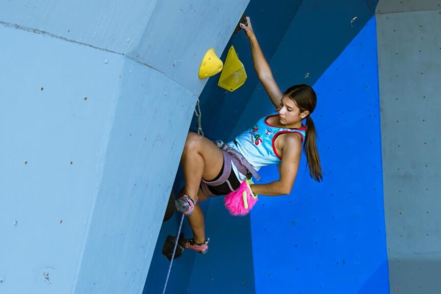 Escalada deportiva juvenil venezolana se mide en Campeonato Mundial en Italia