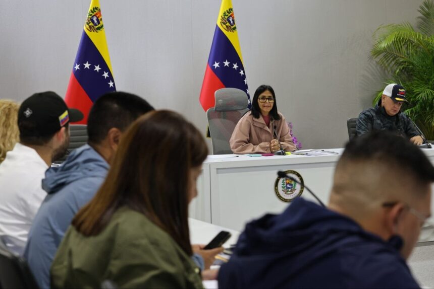 Presidenta encargada sostiene reunión con equipo coordinador de Campamentos Transitorios