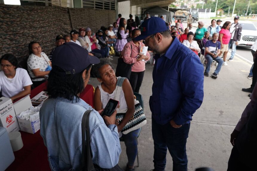 Canciller Yván Gil recorre hospital de campaña de la India y agradece solidaridad