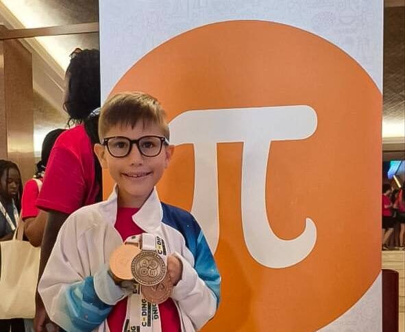 Venezuela celebra logro de Mateo Pérez al coronarse campeón mundial de Matemática