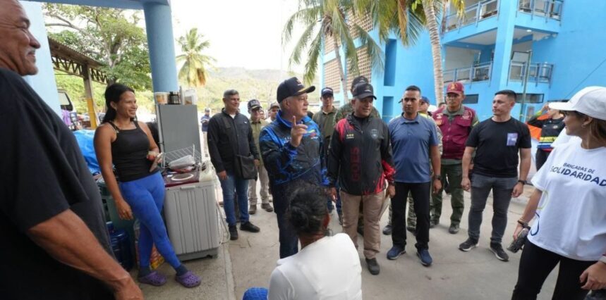 Ministro Diosdado Cabello supervisa adecuación de campamento transitorio en La Guaira