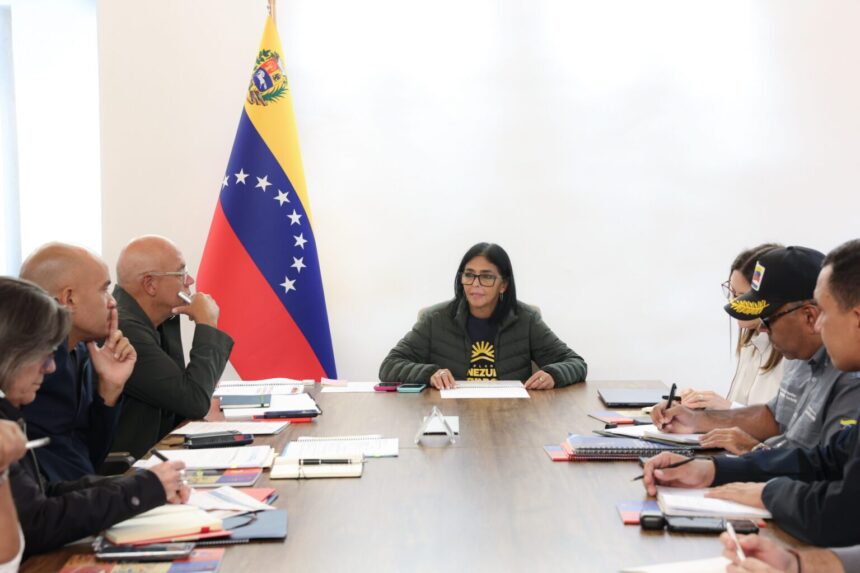 Presidenta Delcy Rodríguez evalúa despliegue de campamentos transitorios en reunión con Estado Mayor