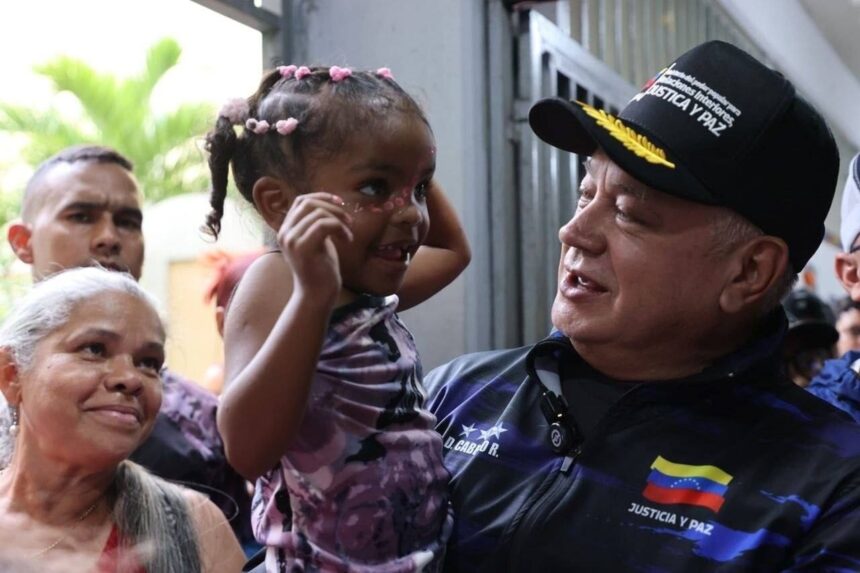 Vicepresidente sectorial Cabello Rondón supervisa campamento transitorio de la parroquia San Juan de Caracas