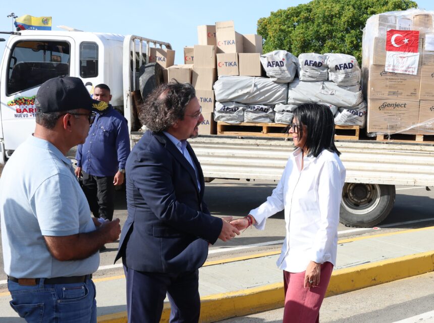 Presidenta Delcy Rodríguez gestiona recepción de 33,9 toneladas de asistencia humanitaria enviada por Türkiye