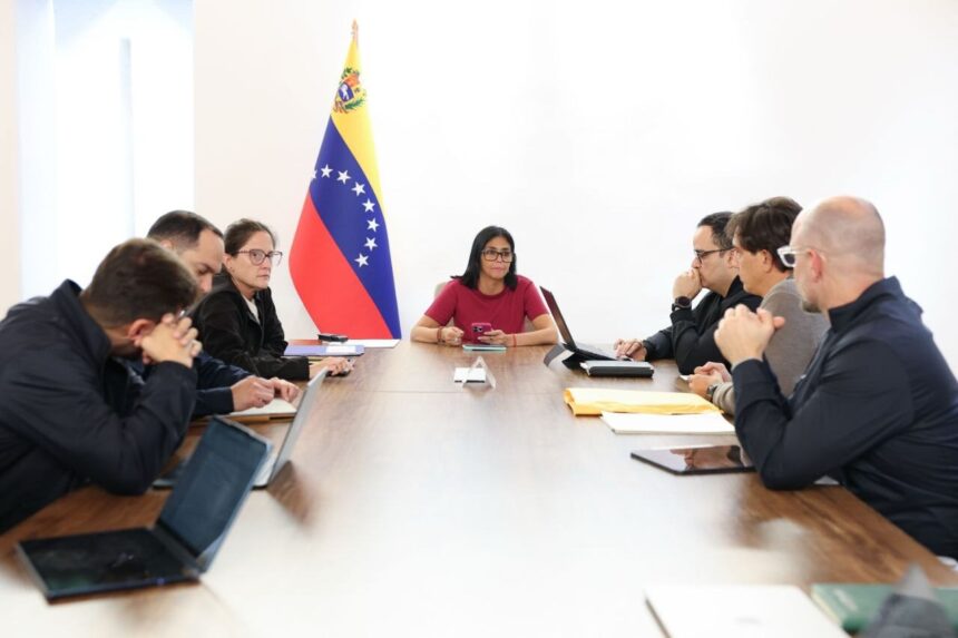 Presidenta Delcy Rodríguez se reúne con integrantes del equipo económico para abordar estrategias y políticas de atención integral