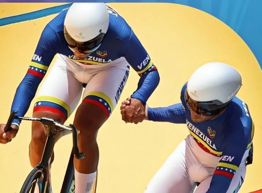 Ciclistas venezolanos subieron al podio con presea de plata en Santo Domingo