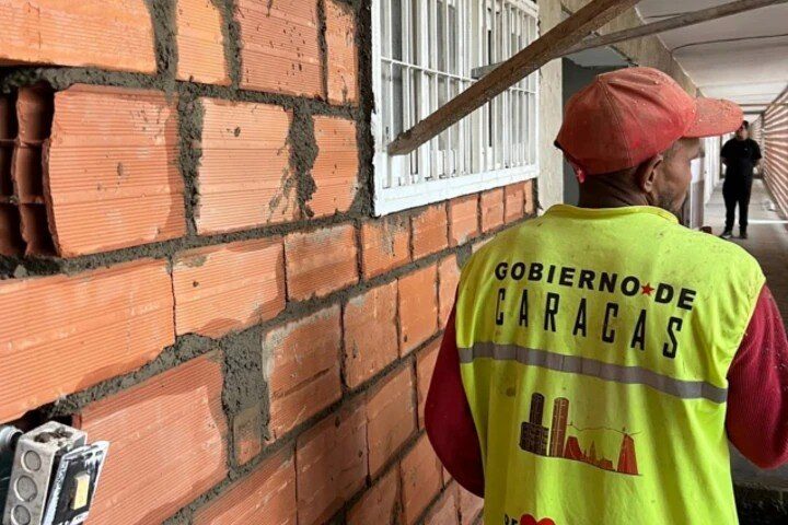 Gabinete de Servicios del GDC verifica reconstrucción de edificios afectados en Caracas