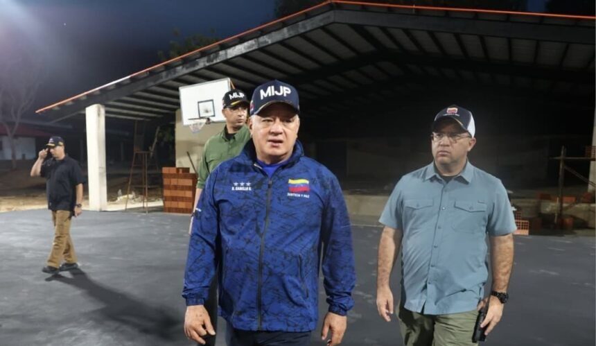 Vicepresidente Sectorial Diosdado Cabello supervisa campamento transitorio en la Universidad Simón Bolívar de La Guaira