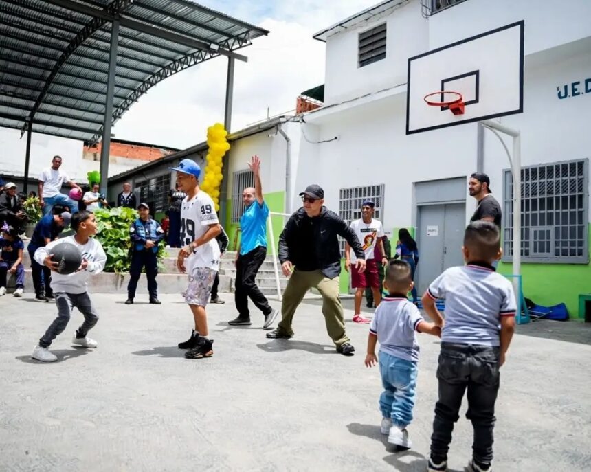 Ruta de la Esperanza ofrece asistencia educativa y deportiva en campamentos transitorios
