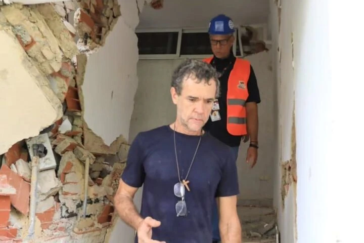Ingenieros inspeccionan edificaciones afectadas en Caraballeda