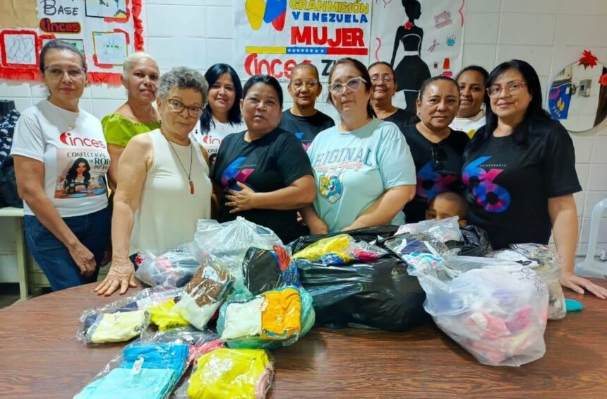 Participantes del perfil productivo del Inces Zulia confeccionan ropa para niños afectados por los terremotos