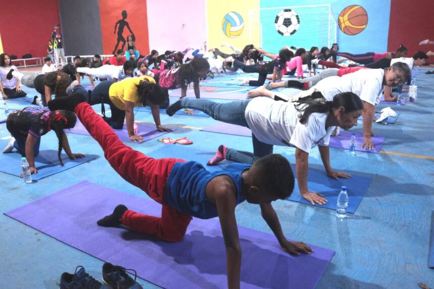 Jornada de yoga llevó bienestar a campamento transitorio de la Ciudadela de Catia