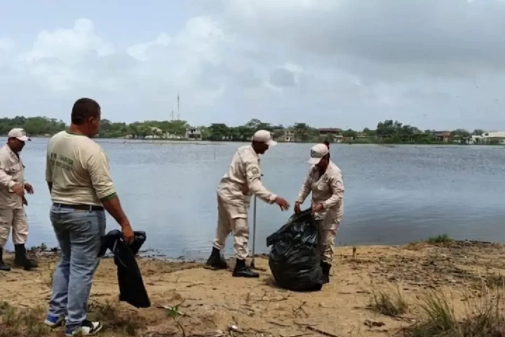 Realizada jornada de saneamiento ambiental en la Laguna de Tacarigua