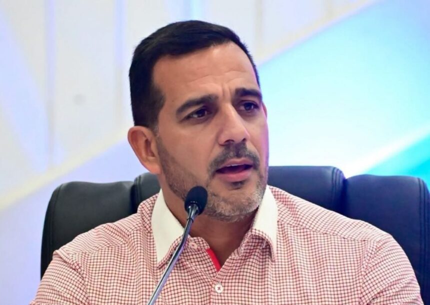 Gobernador José Terán informó sobre la normalización de servicios básicos en La Guaira