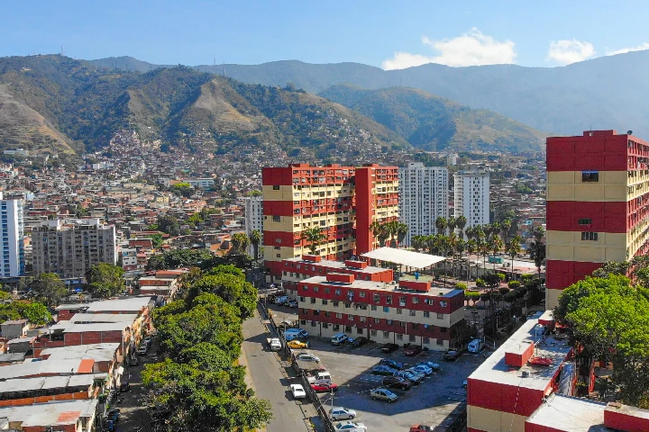 Plan Venezuela Renace rehabilita 100 apartamentos en el 23 de Enero
