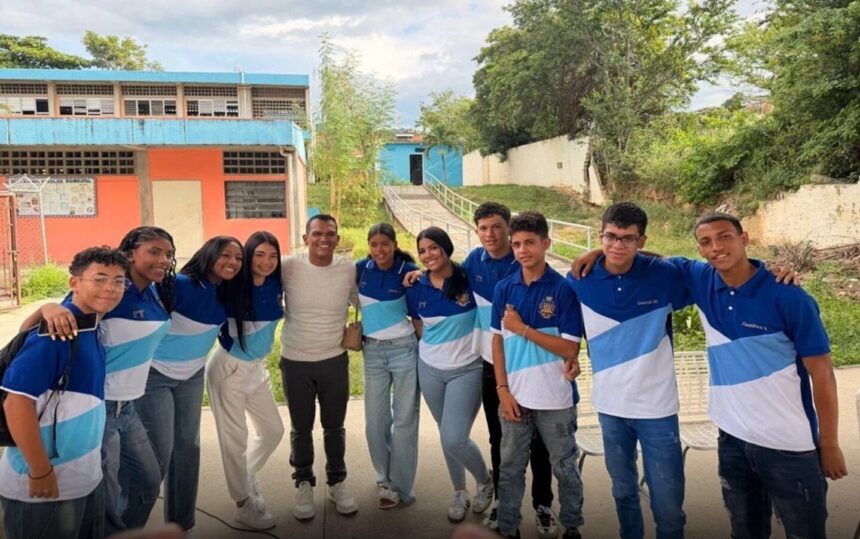 Alcalde Galíndez de Guarenas asume compromisos sociales y académicos con más de 1.300 bachilleres