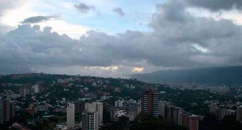 Autoridades prevén cielo parcialmente nublado en gran parte del país