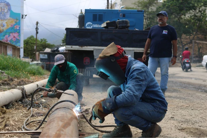 Avanza recuperación del sistema hídrico en sector Mare de La Guaira