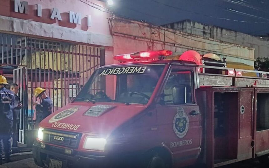 Bomberos atienden incidencias por lluvias en municipio Iribarren del estado Lara
