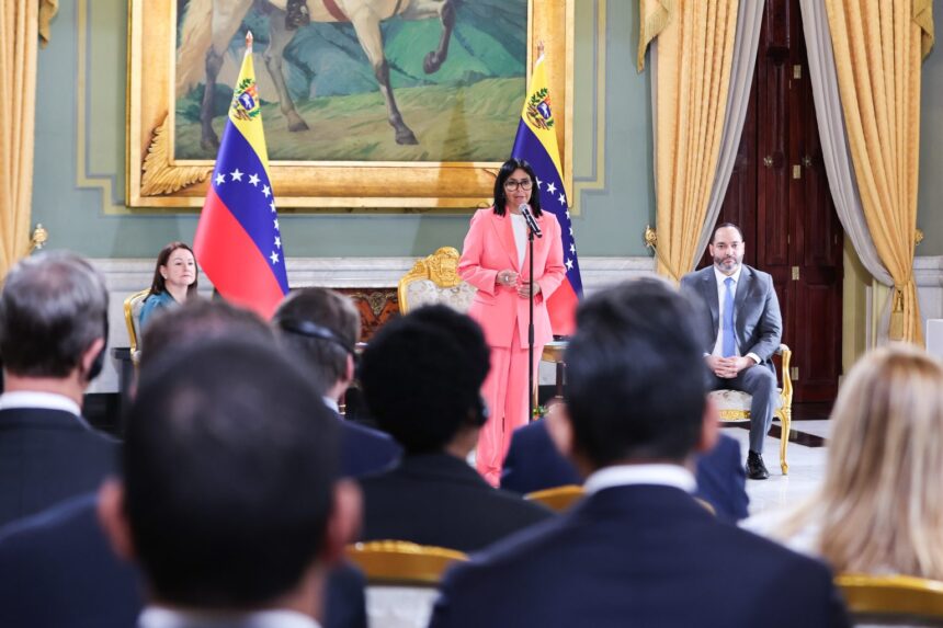 Presidenta Delcy Rodríguez lidera firma de acuerdos energéticos con consorcios internacionales