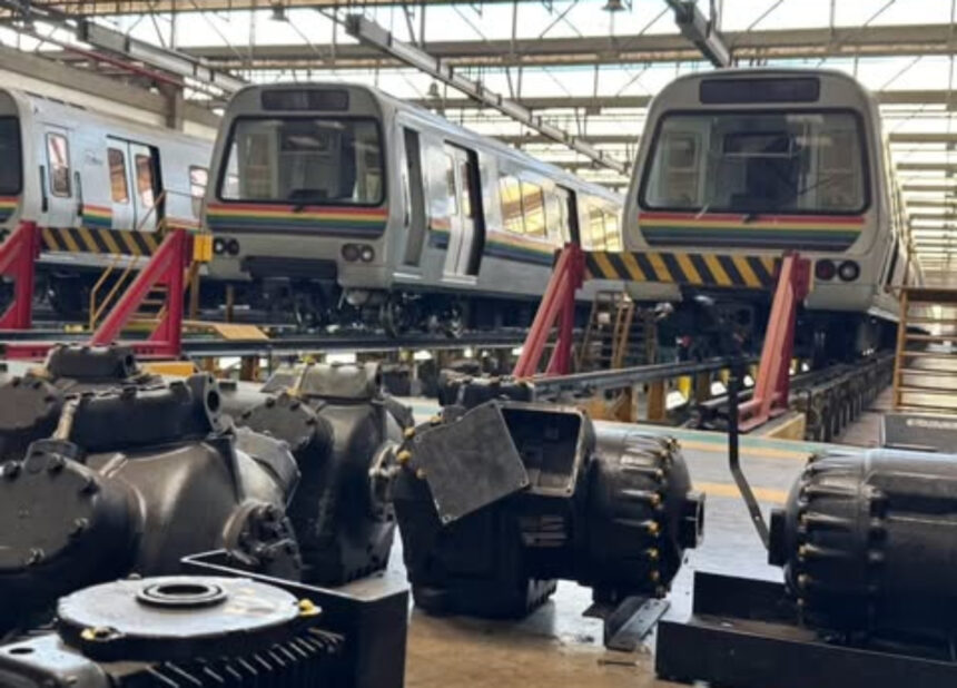 Autoridades del Metro de Caracas supervisan trabajos de recuperación de cinco trenes en Propatria