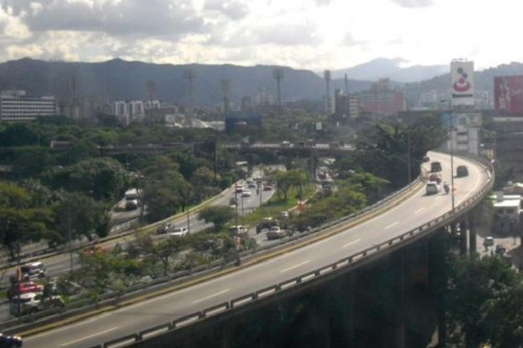 Distribuidor Ciempiés de la autopista Gran Cacique Guaicaipuro tendrá cierre parcial este domingo
