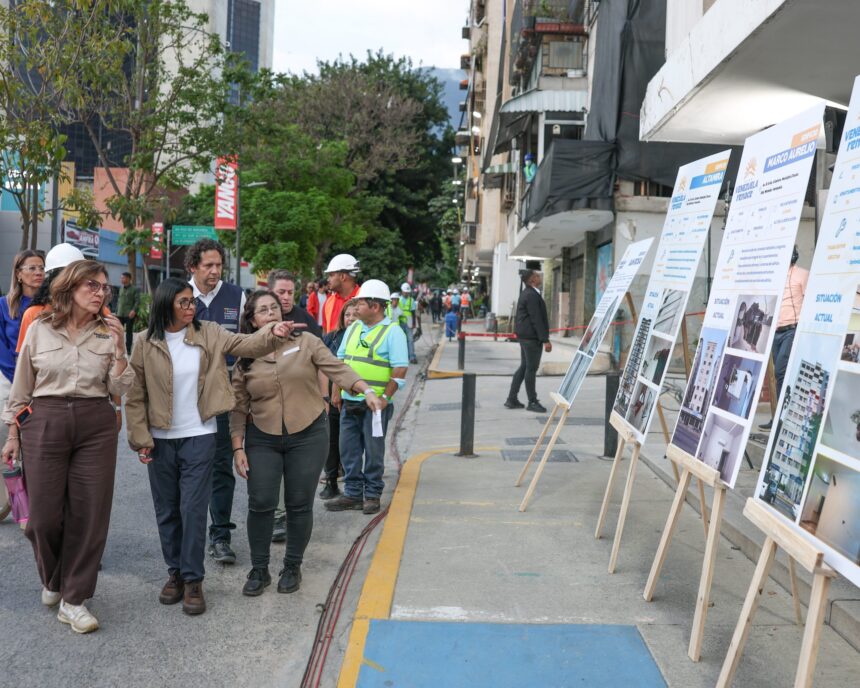 Presidenta Delcy Rodríguez supervisó obras de reconstrucción de viviendas en zona de Chacao y Altamira