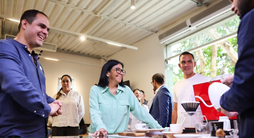 Presidenta Delcy Rodríguez visita emprendimiento «Boca Café» en Miranda