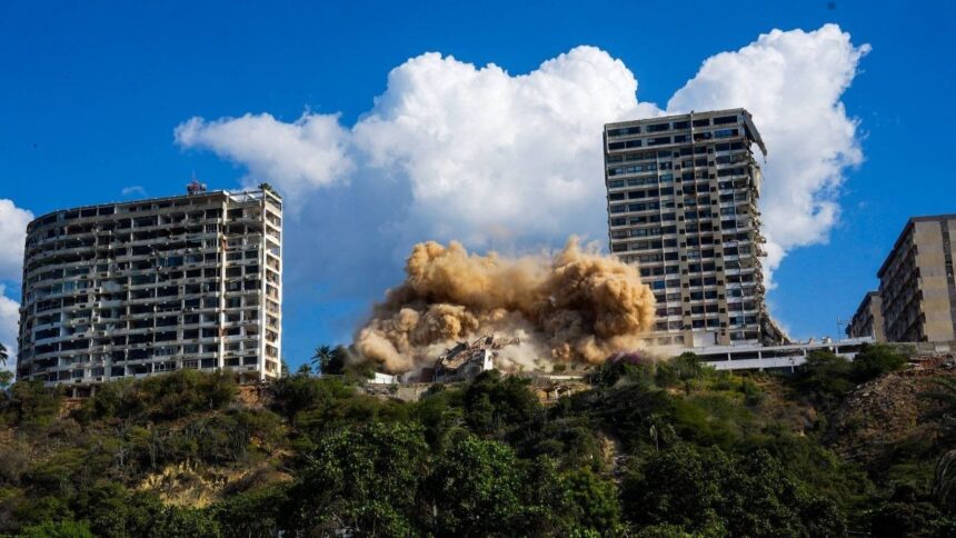 Gobierno nacional realiza demolición controlada del edificio “Samantha A” en La Guaira