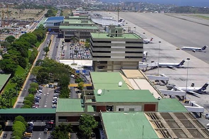 Aeropuerto Simón Bolívar abrirá terminales temporales para asegurar vuelos