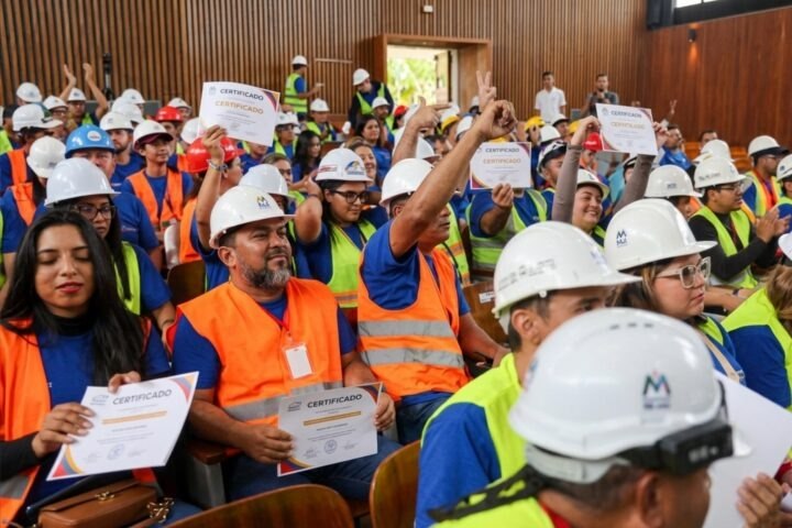 Comisión Presidencial reconoce labor de ingenieros que participaron en evaluaciones posterremotos