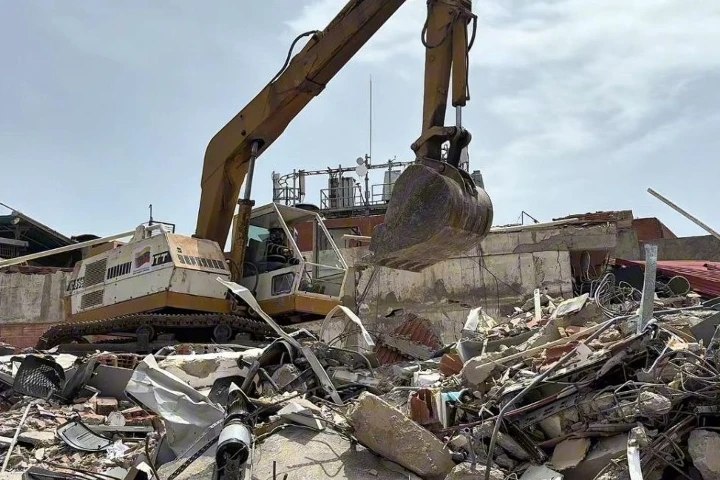Gobierno nacional y Poder Popular transforman escombros en material de construcción