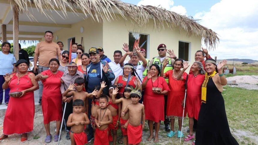 Gobernador de Guayana Esequiba entregó primera casa modelo en Santa Cruz de Mapaurí