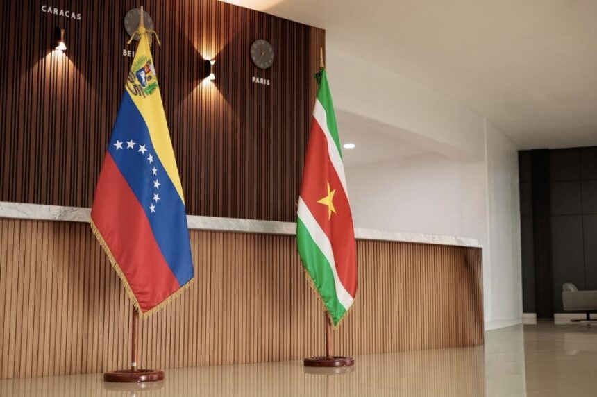Venezuela у Surinam ratificaron compromisos de cooperación y apoyo bilateral