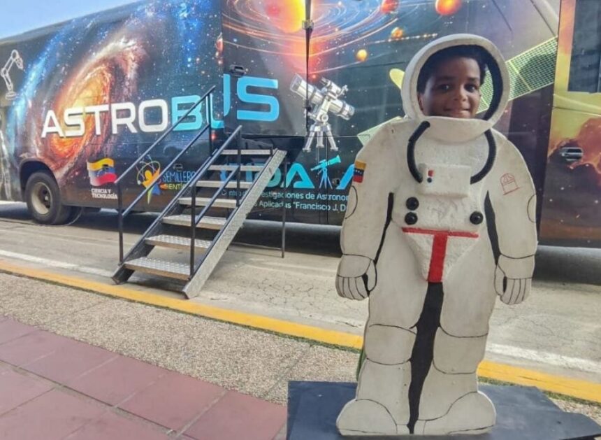 Ruta del Astrobús del Mincyt atiende a más de 6 mil personas en la región central