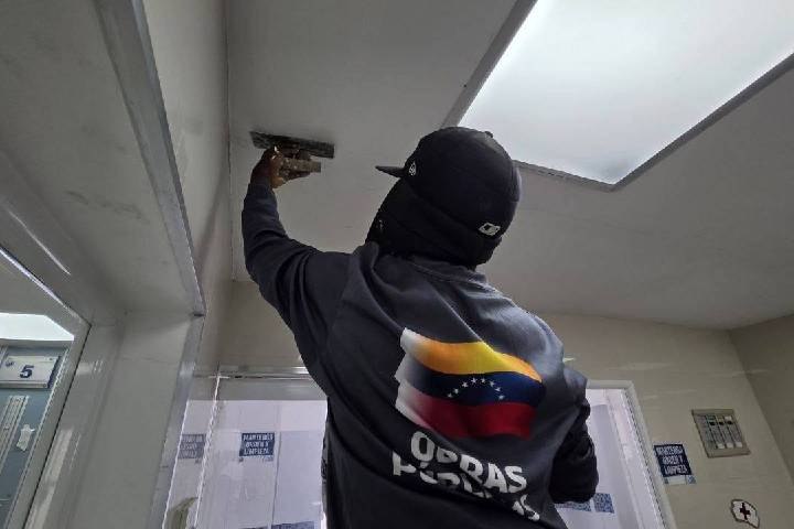 Aceleran obras de rehabilitación integral en hospitales del estado La Guaira