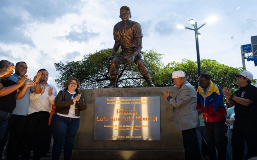 Maracaibo inauguró la primera estatua y la plaza dedicada a Luis Aparicio