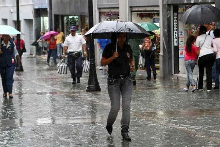 Prevalecen lluvias y chubascos en gran parte del país por paso de Onda Tropical N.°34