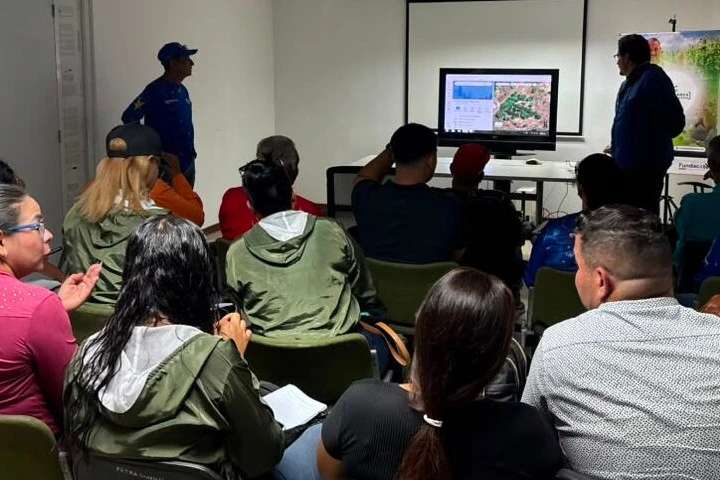 Productores y académicos de Anzoátegui se capacitan en herramientas geográficas móviles