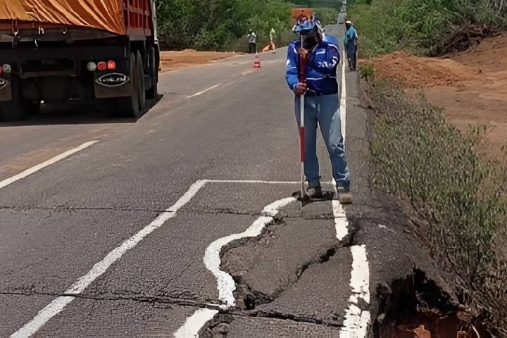 Restringen tránsito vial en Troncal 13 de Anzoátegui por trabajos de rehabilitación en La Ceiba