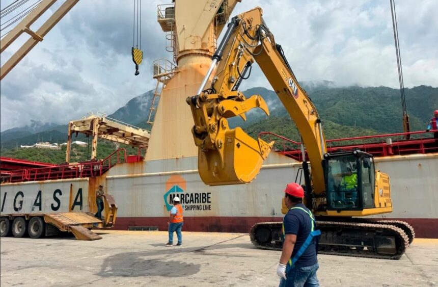 Estado La Guaira recibió equipamiento pesado para labores de remoción de escombros