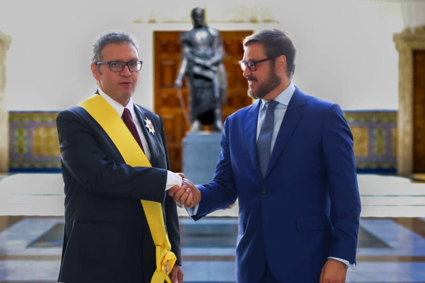 Venezuela condecora al embajador de Egipto tras finalizar su labor diplomática