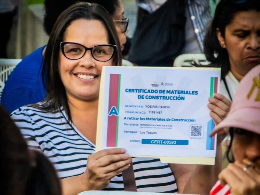 Entregan 306 certificados de construcción en municipio Guaicaipuro de Miranda