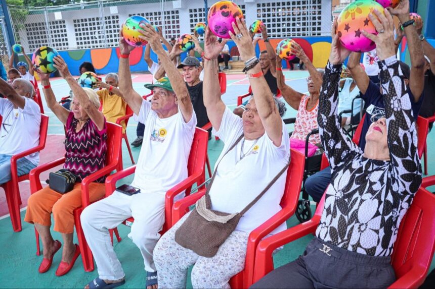 Venezuela Renace con los adultos mayores del campamento Santa Eduvigis en La Guaira
