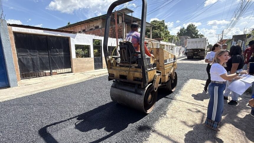 Plan de asfaltado en Valencia avanza con 7.000 toneladas colocadas y meta de 25.000 para fin de año